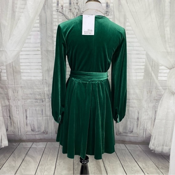 Belle Badgley Mischka size 4 Harmony Velvet Long Sleeve Dress Green Belted Mini - Picture 7 of 10